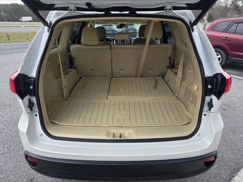 Used 2019 Toyota Highlander XLE image 7