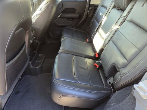 Used 2019 Jeep Wrangler Unlimited Sahara image 11