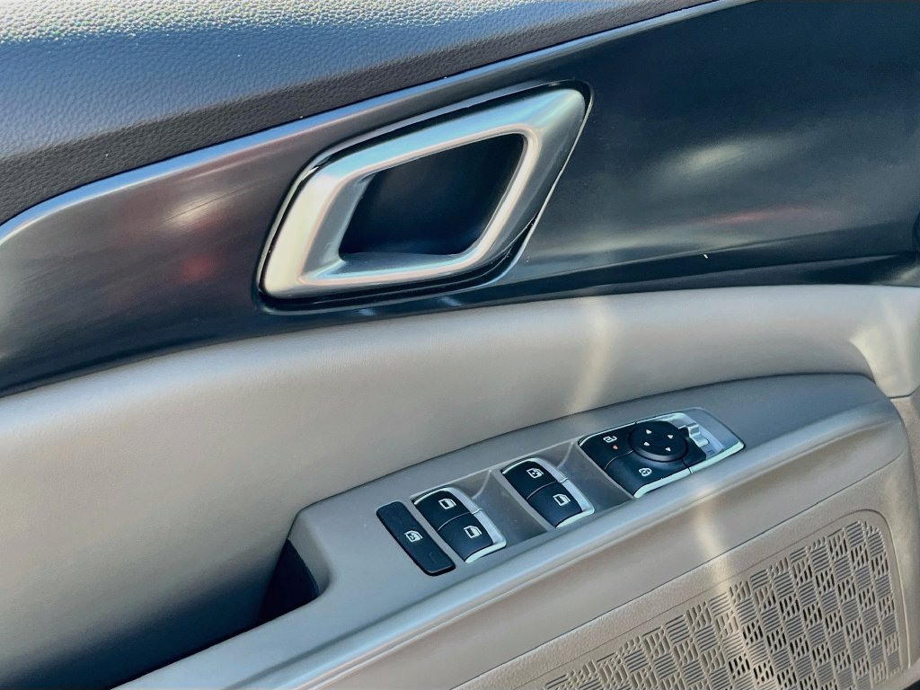 Certified 2025 Kia Carnival FWD image 12