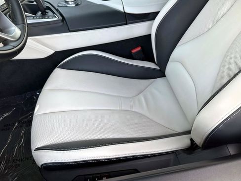 Used 2019 BMW i8 Roadster AWD/4WD image 18