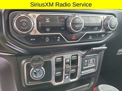 Used 2023 Jeep Gladiator Sport AWD/4WD image 15
