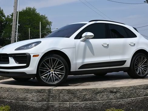 Used 2024 Porsche Macan AWD/4WD image 1