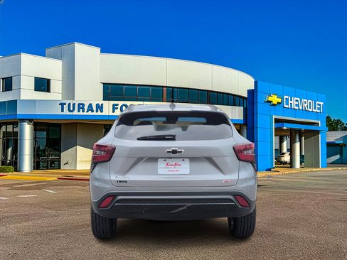 Certified 2026 Chevrolet Trax RS FWD image 4