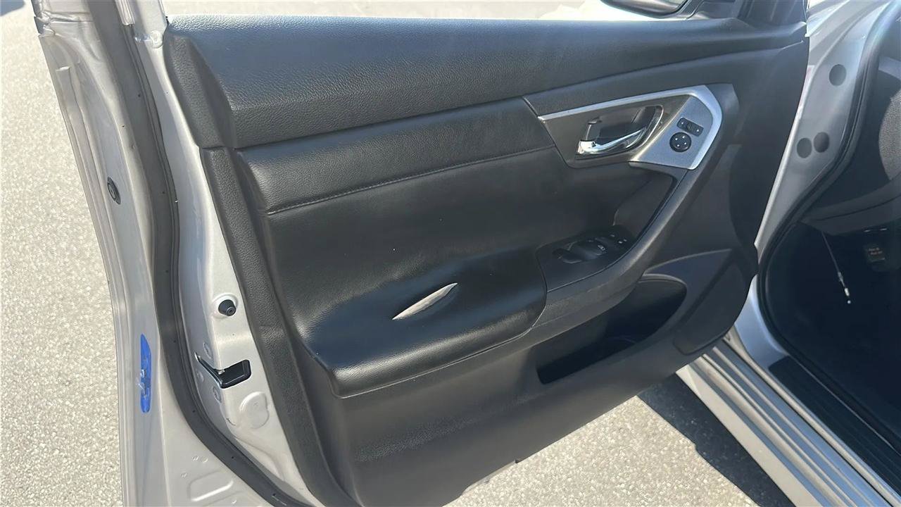 Used 2015 Nissan Altima 2.5 SV w/ Convenience Package FWD image 18