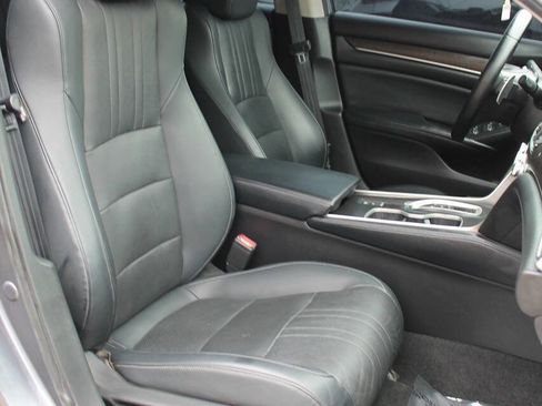 Used 2018 Honda Accord Touring image 23
