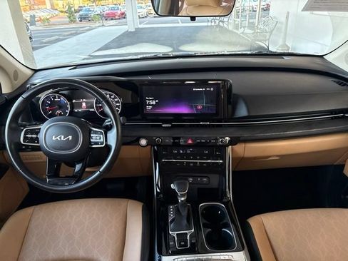 Used 2024 Kia Carnival EX FWD image 31
