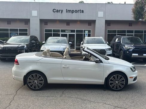 Used 2014 Volkswagen Eos FWD image 4