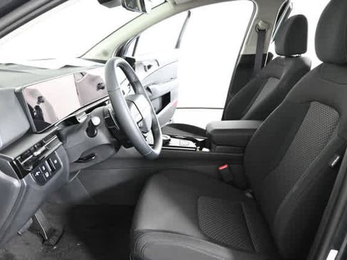 New 2026 Kia Sportage LX FWD image 17