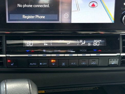 Used 2023 Toyota Sienna XLE Woodland Edition image 14