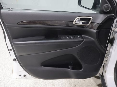 Used 2013 Jeep Grand Cherokee Laredo AWD/4WD image 13
