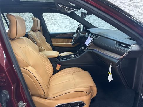 Used 2023 Jeep Grand Cherokee Summit w/ Advanced Protech Group IV image 11