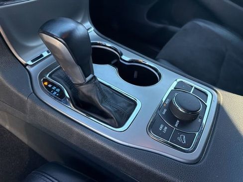 Certified 2022 Jeep Grand Cherokee Laredo X image 11