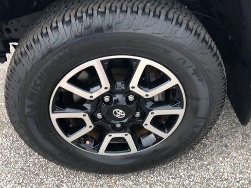 Used 2018 Toyota Tundra Limited w/ Limited Premium Package AWD/4WD image 9