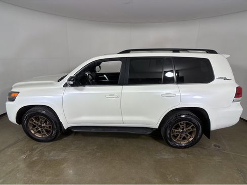 Used 2020 Toyota Land Cruiser Heritage Edition image 17