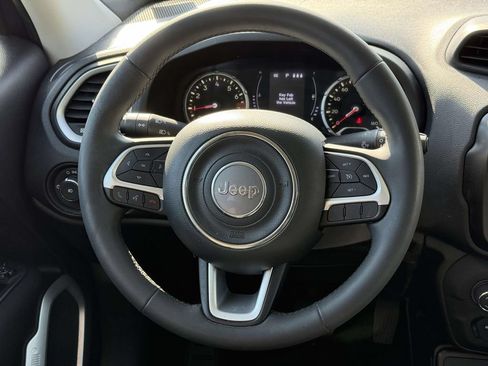 Used 2019 Jeep Renegade Latitude AWD/4WD image 18