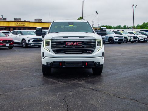 Used 2024 GMC Sierra 1500 AT4 w/ Technology Package AWD/4WD image 2