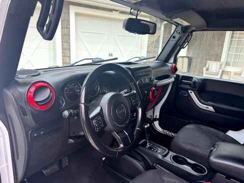 Used 2017 Jeep Wrangler Rubicon w/ Power Convenience Group image 13