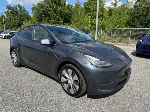 Used 2021 Tesla Model Y Long Range image 3