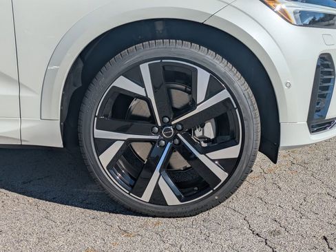 New 2026 Volvo XC60 T8 Ultra w/ Protection Package Premier AWD/4WD image 11