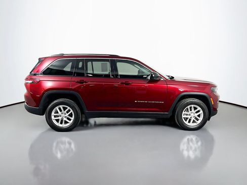 Used 2024 Jeep Grand Cherokee Laredo X AWD/4WD image 8