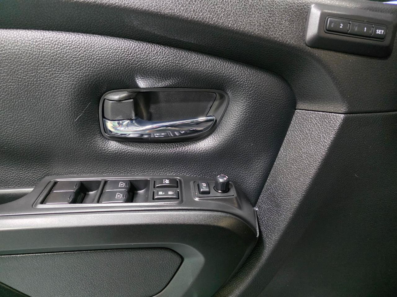 Used 2022 Nissan Titan PRO-4X w/ Pro-4x Convenience Package AWD/4WD image 18