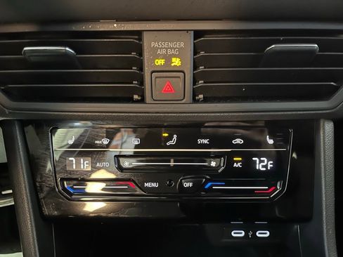 Certified 2025 Volkswagen Jetta Sport image 17