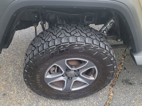 Used 2020 Jeep Gladiator Sport w/ Quick Order Package 24S image 12