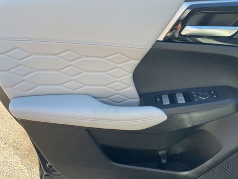 New 2026 Mitsubishi Outlander SEL image 13