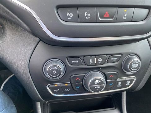Used 2023 Jeep Cherokee Altitude Lux AWD/4WD image 60