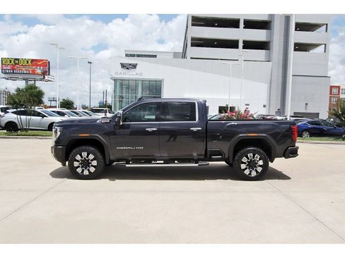 Used 2025 GMC Sierra 2500 Denali w/ Denali Reserve Package AWD/4WD image 3