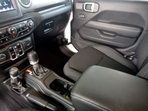 Used 2021 Jeep Wrangler Unlimited Sahara w/ Cold Weather Group image 27