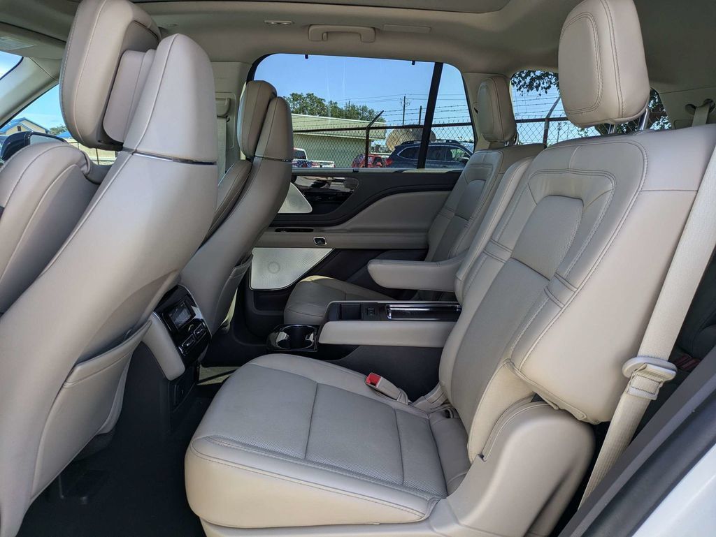 Used 2021 Lincoln Aviator Reserve w/ Equipment Group 201A AWD/4WD image 15