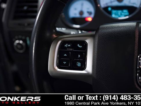 Used 2011 Dodge Challenger image 36