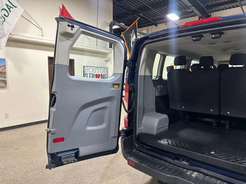 Used 2018 Ford Transit 350 XL image 17