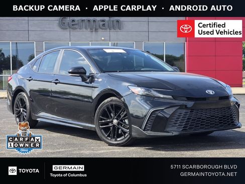 Certified 2025 Toyota Camry SE FWD image 1