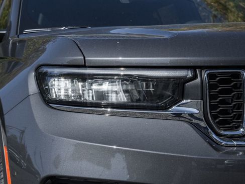 New 2025 Jeep Grand Cherokee Laredo X w/ Luxury Tech Group I image 13