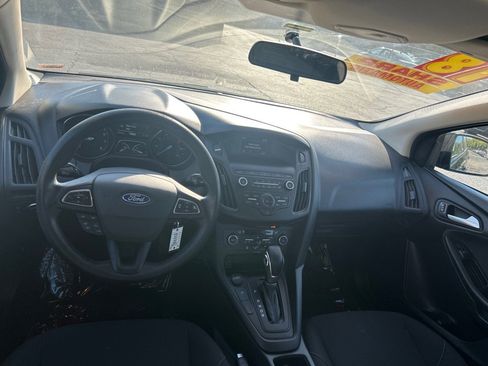 Used 2018 Ford Focus SE w/ SE Appearance Package FWD image 13