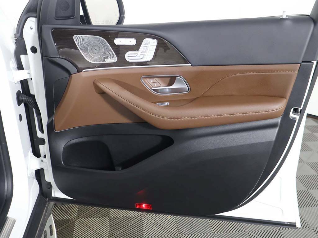 Used 2024 Mercedes-Benz GLE 450 4MATIC w/ AMG Line Exterior image 28