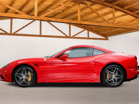 Used 2016 Ferrari California T RWD image 3