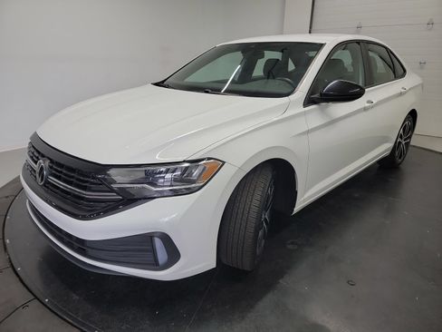 Used 2022 Volkswagen Jetta Sport FWD image 3