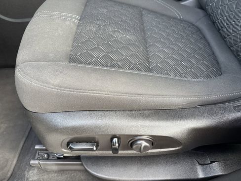 Used 2019 Chevrolet Blazer LT image 16