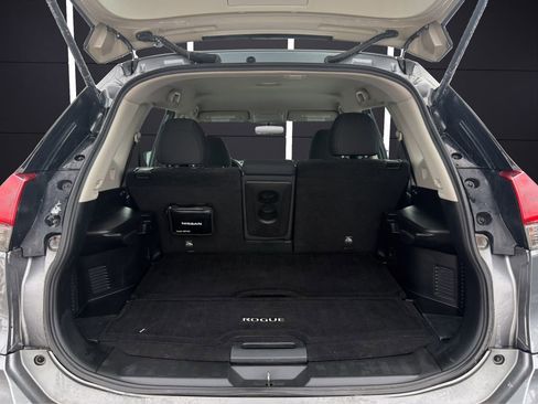 Used 2018 Nissan Rogue S image 22