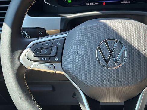 Used 2022 Volkswagen Atlas Cross Sport SE w/ Panoramic Sunroof Package image 22