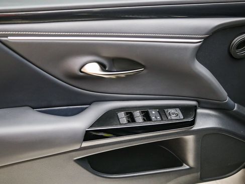 Used 2025 Lexus ES 350 w/ Accessory Package (Z2) FWD image 24