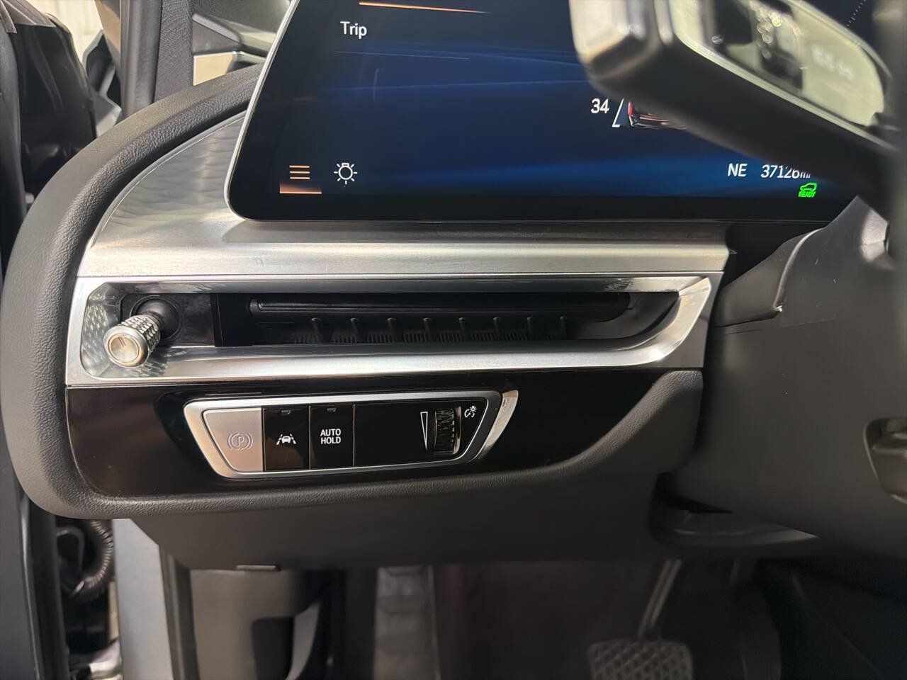 Used 2024 Cadillac Lyriq Luxury AWD/4WD image 18