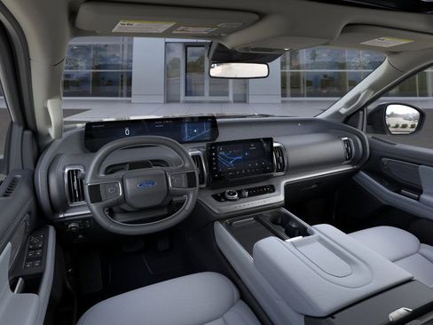 New 2026 Ford Expedition Platinum image 9