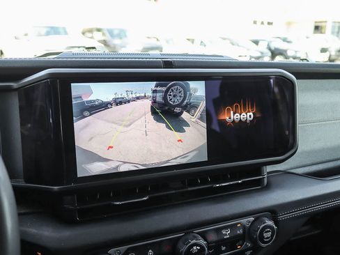 Used 2024 Jeep Wrangler Unlimited Sahara AWD/4WD image 23