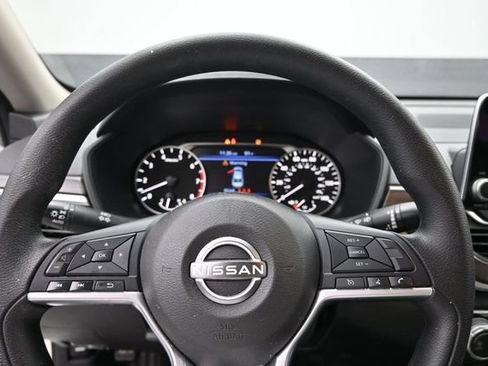 Used 2023 Nissan Altima 2.5 SV FWD image 14