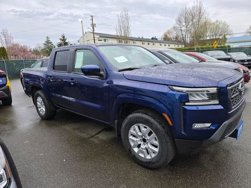 Used 2022 Nissan Frontier SV w/ SV Premium Package image 2