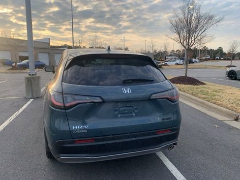 Used 2025 Honda HR-V Sport image 9